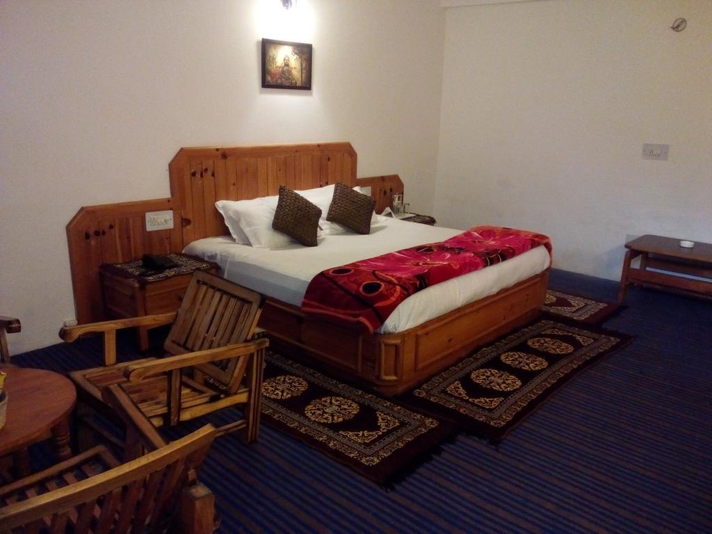 Akash Hills Hotel Manāli Exteriör bild