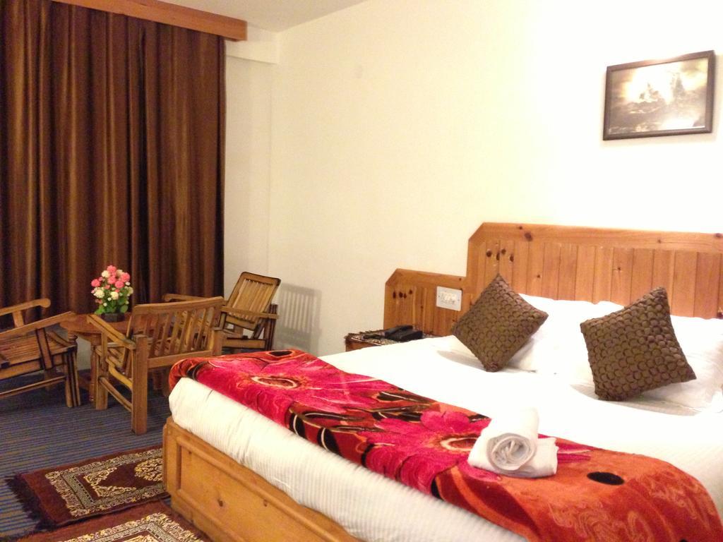 Akash Hills Hotel Manāli Exteriör bild