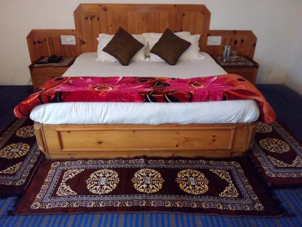 Akash Hills Hotel Manāli Exteriör bild