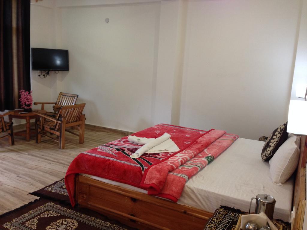 Akash Hills Hotel Manāli Exteriör bild
