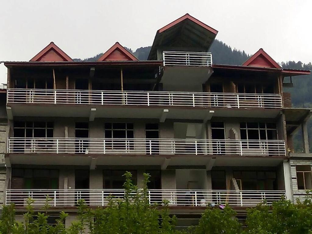 Akash Hills Hotel Manāli Exteriör bild