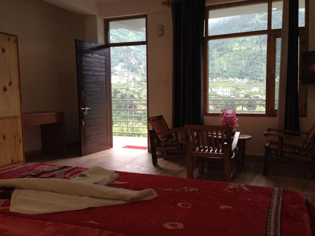 Akash Hills Hotel Manāli Exteriör bild