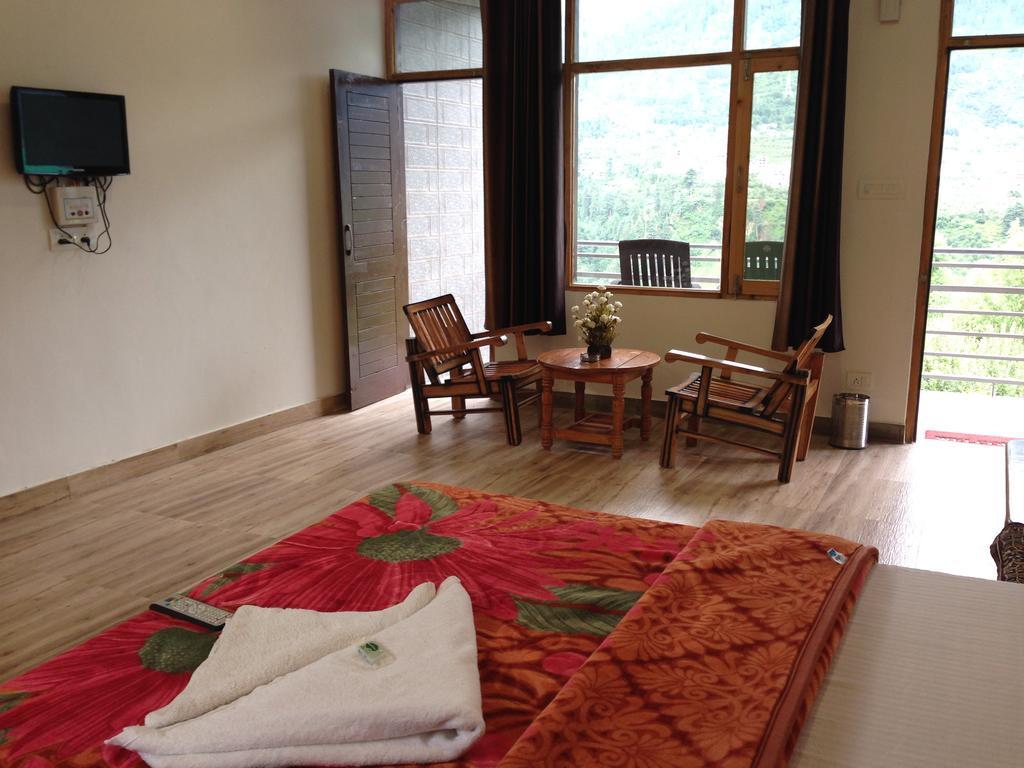 Akash Hills Hotel Manāli Exteriör bild