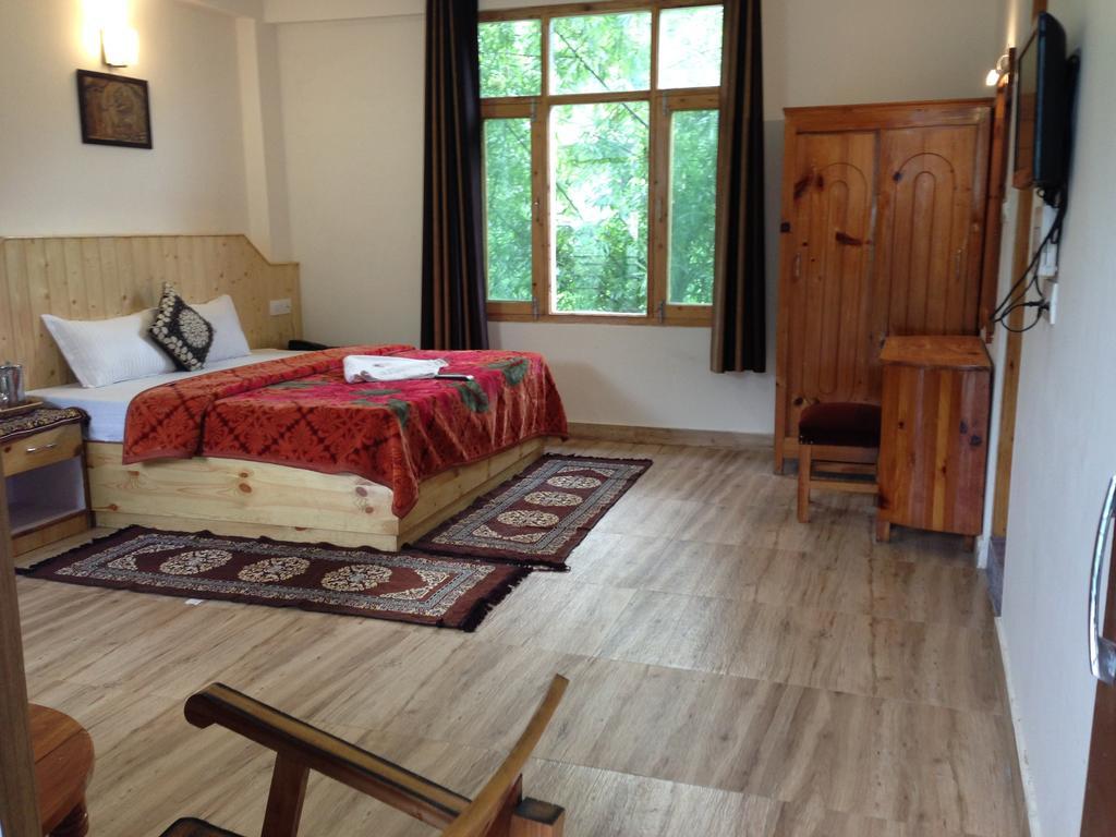 Akash Hills Hotel Manāli Exteriör bild