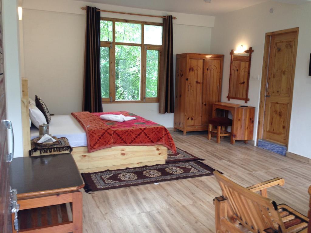 Akash Hills Hotel Manāli Exteriör bild